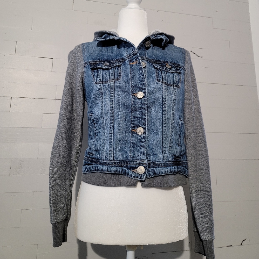 Hollister size M colir mezclilla y gris